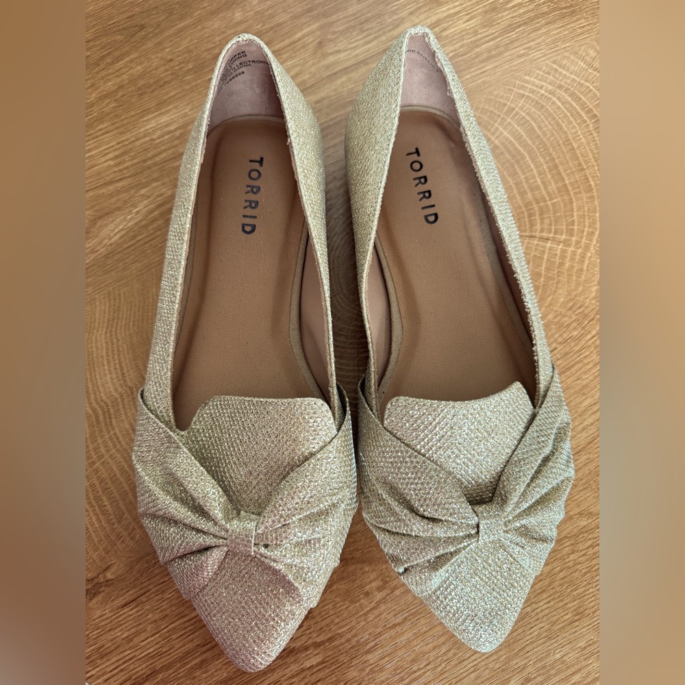 NWOT Torrid flats 8W